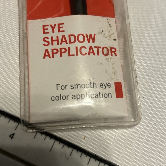 Targeted Placement Sponge Blending Eye Shadow Brush W/2 Extra Replacement Tips - Picture 4 of 9